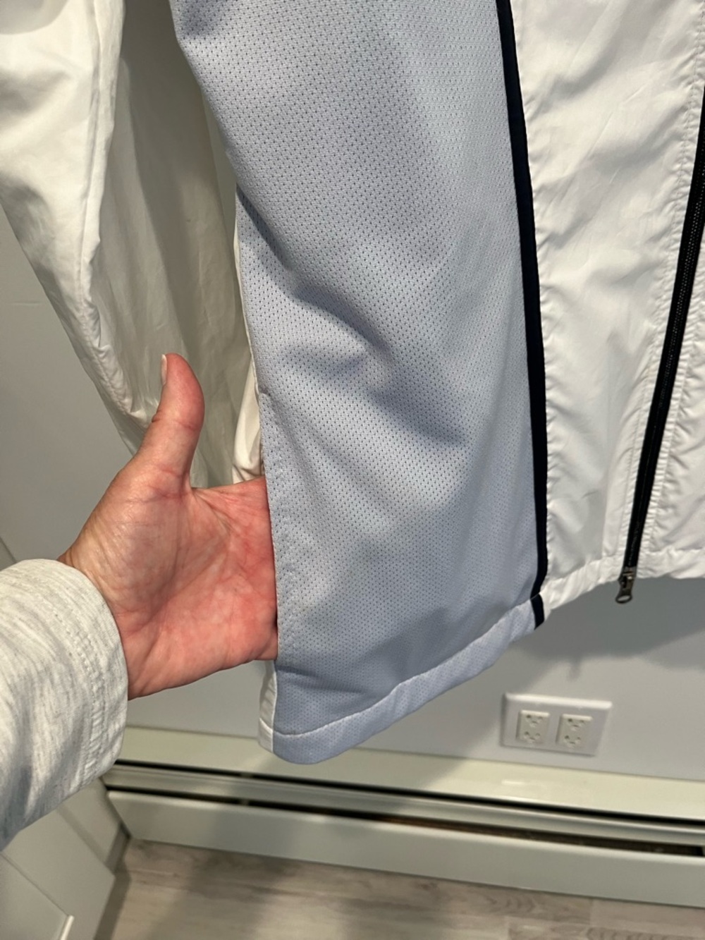 Nike Windbreaker hooded jacket - Picture 4 of 12